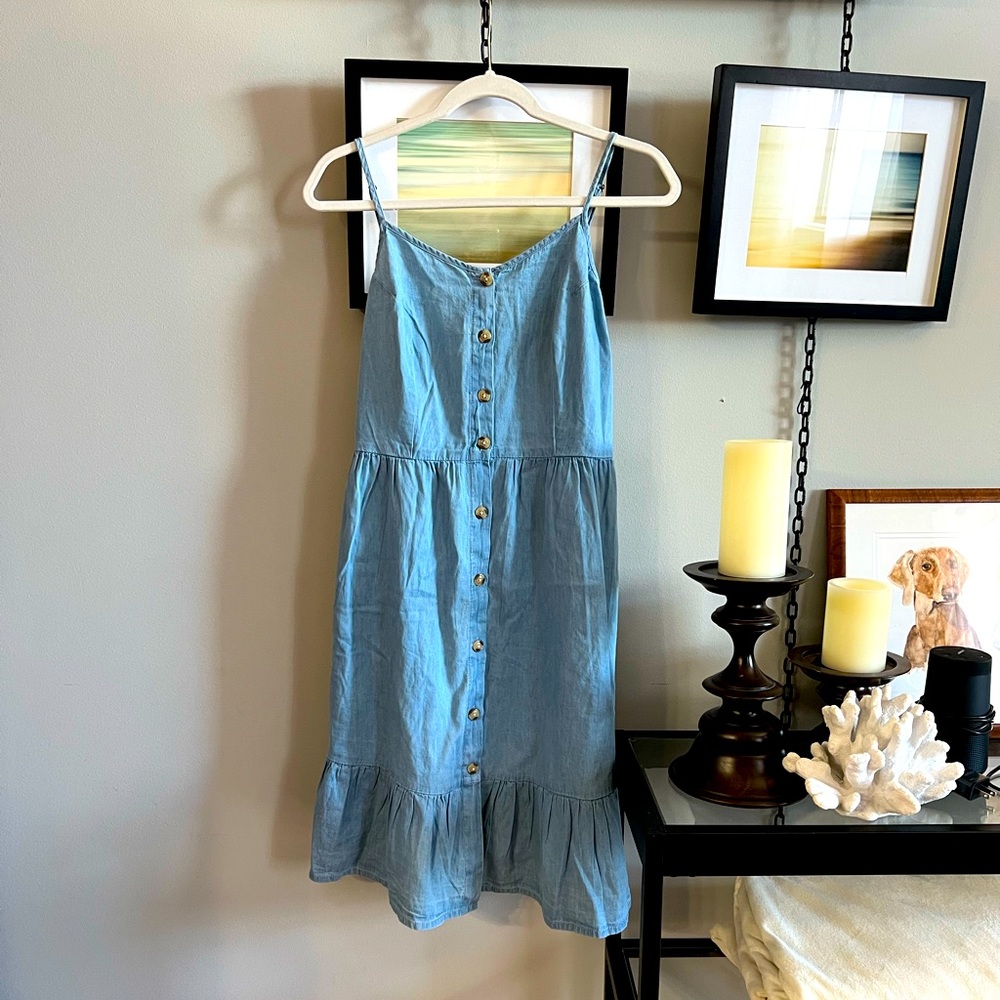 NWOT Dress Adjustable Spaghetti Strap, Smocking in Back with Ruffle Bottom.